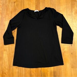 Uchuu Black Top with 3/4 Sleeve in a Size SMALL